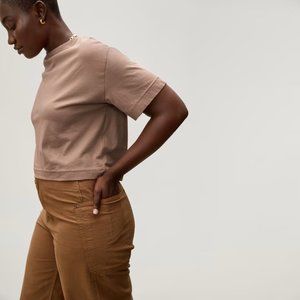 Everlane Organic Cotton Crop Tee. Size Small color Oak.
